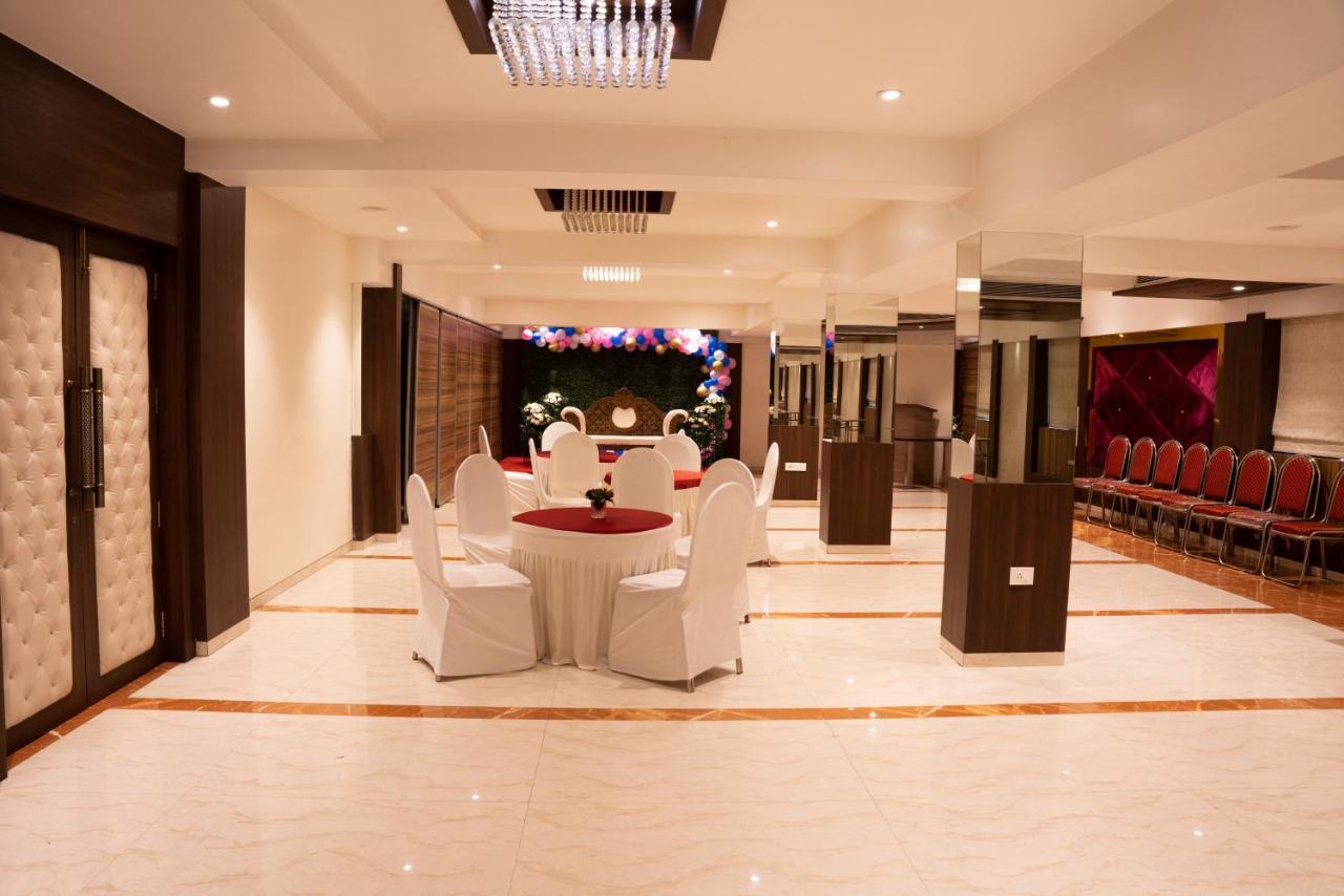 Gold Crest Business Hotel Нави Мумбаи Экстерьер фото